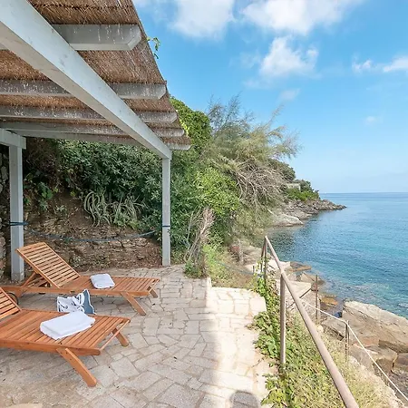 Lo Scoglio Villa